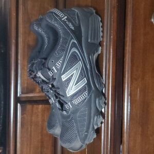 New balance tennis shoes